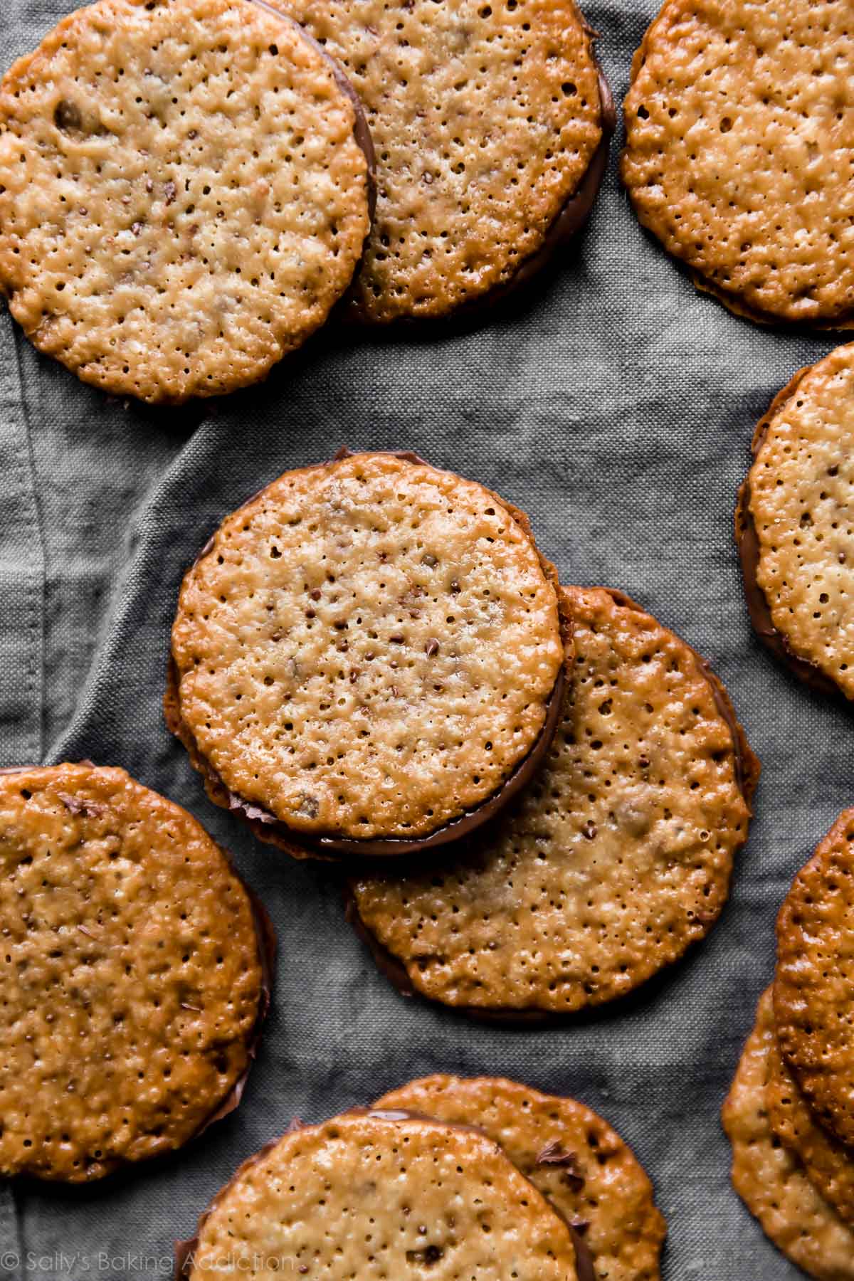 Easy lace cookies with Nutella filling